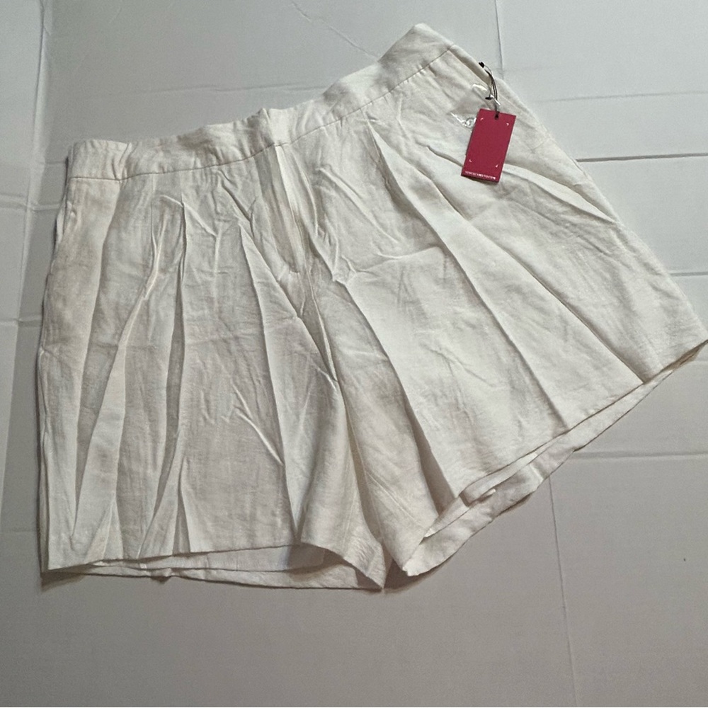 NWT 18W Vince Camuto High Waist Cream Shorts